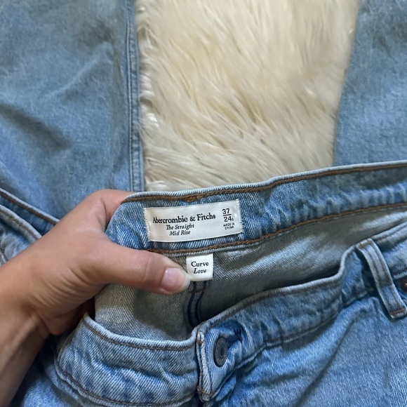 ABERCROMBIE & FITCH Curve Love The Straight Mid Rise Jeans - Picture 4 of 7